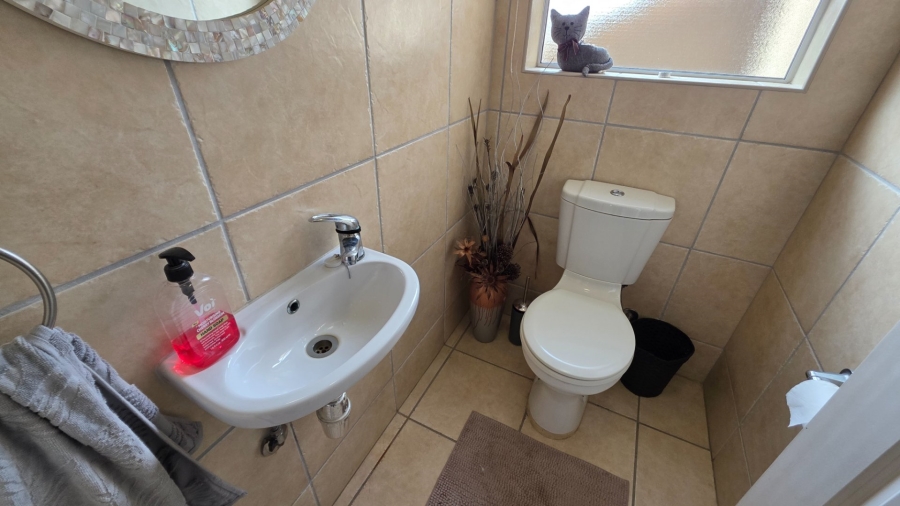 3 Bedroom Property for Sale in Island View Western Cape
